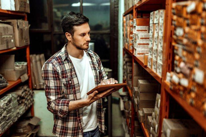how software can reduce inventory costs warehouse management consultants